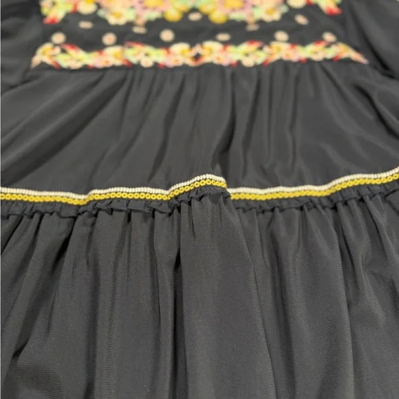 See And Be Seen Floral Embroidered Dark Navy Blue Blouse Size Small. - Picture 9 of 10